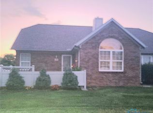 54 Foxgate Cir E, Bowling Green, OH 43402