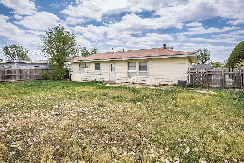 Building Photo - 1124 Juniper Dr