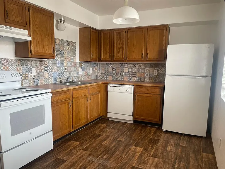 2190 Bex St — Photo 3