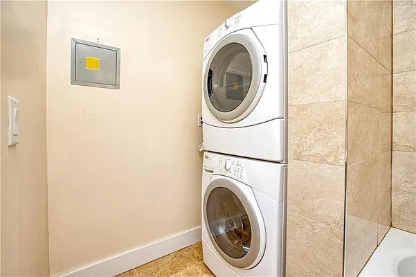 Sold by Remax Edge | media 17