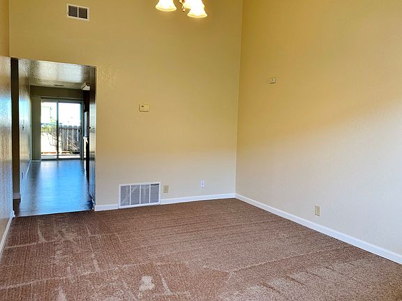 3rd image of 1591 Highland Dr #2