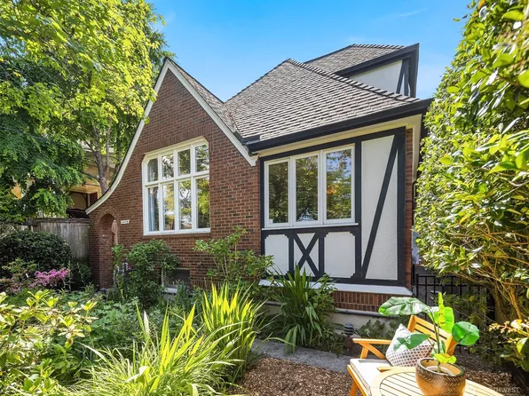 2217 Bigelow Avenue N, Seattle, WA 98109