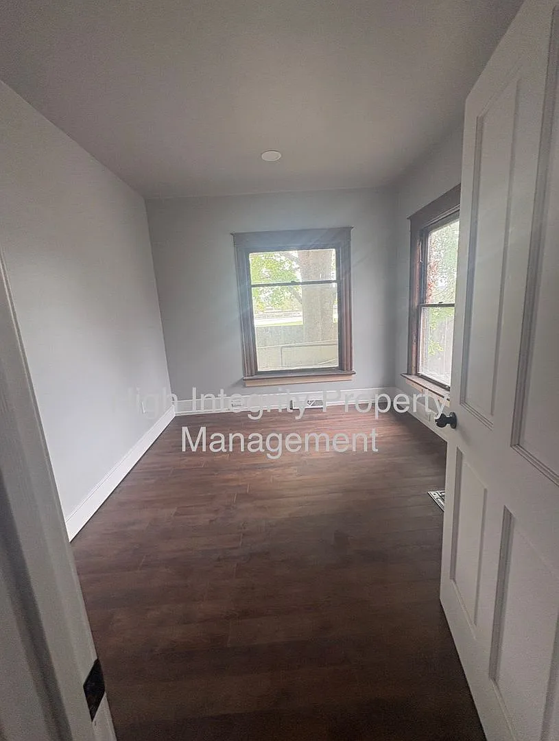 353 W. Water Street - 6 unit — Photo 4