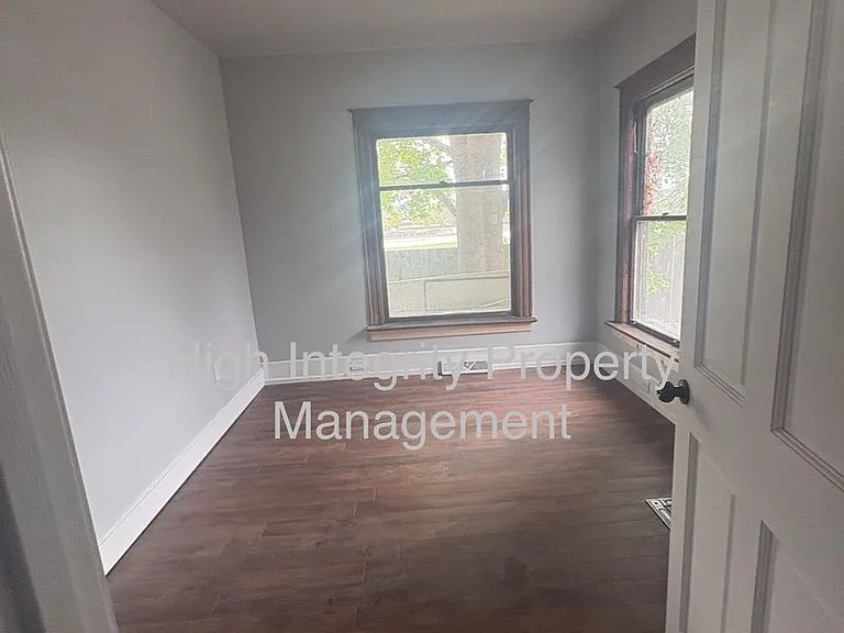 353 W Water St — Photo 4