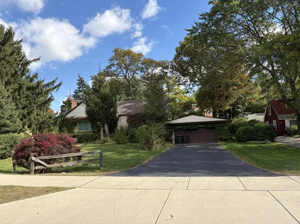 4710 South 35th STREET, Greenfield, WI 53221