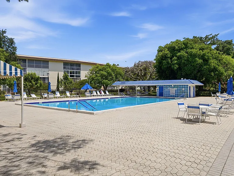 2401 Antigua Cir #J3 — Photo 20
