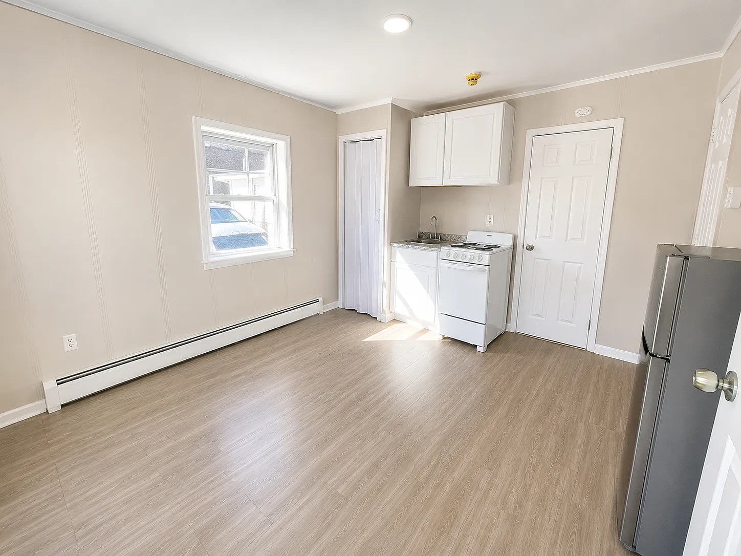 Studio, 450 sqft, $1,295 — Photo 3