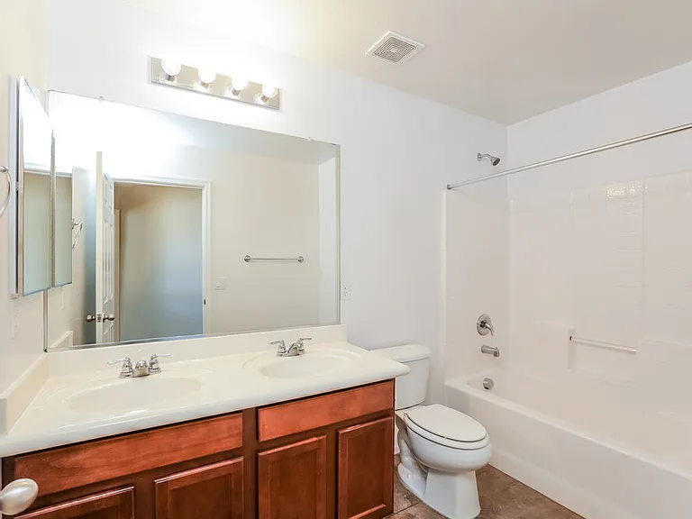 7907 S 50th Ln — Photo 16