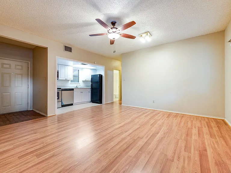 706 W 22nd St #202 — Photo 11