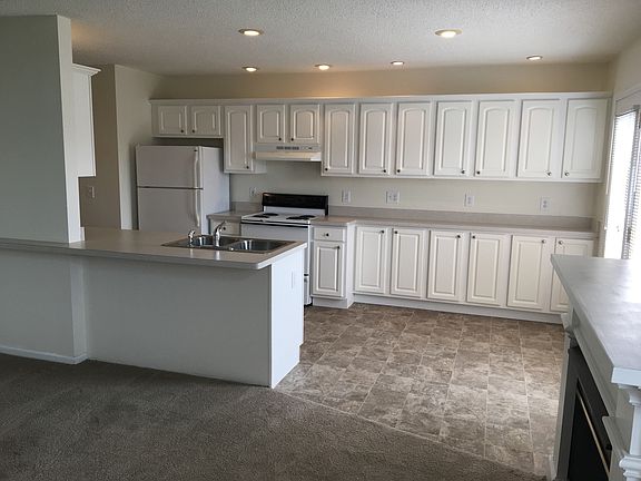3rd image of 931 Jasmine Ln #931B