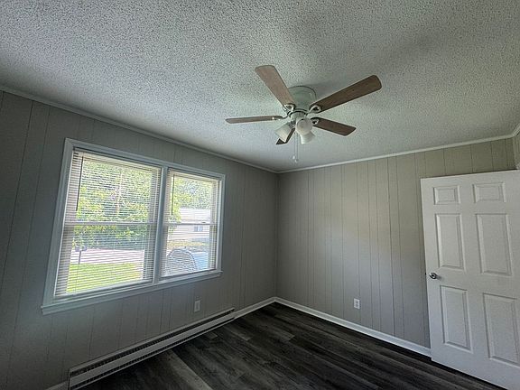 5th image of 2212 Hart St #A