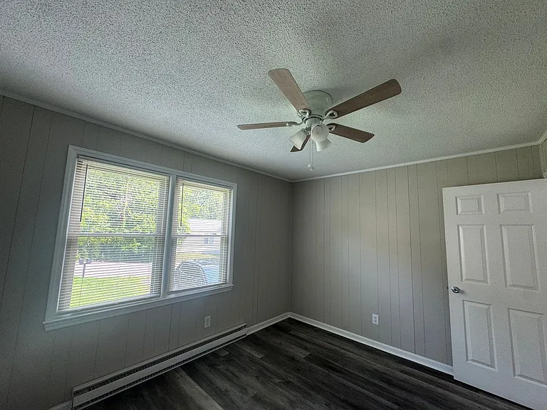 2212 Hart St — Photo 5