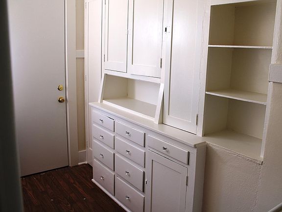 3rd image of 240 Gaviota Ave