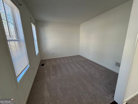 4th image of 2022 Whitfield Ln