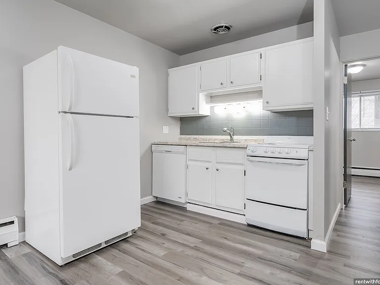 1004 Main St. — Photo 1