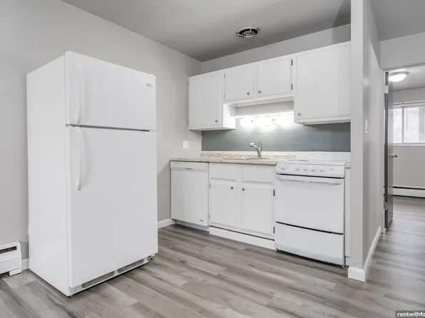 1004 Main St., 1004 Main St #6, Neenah, WI 54956