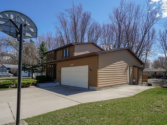 3rd image of 1420 Stoney Point Dr