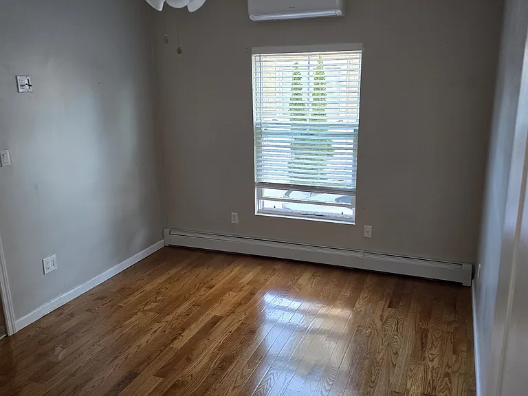 124 Leonard Ave #1 — Photo 8