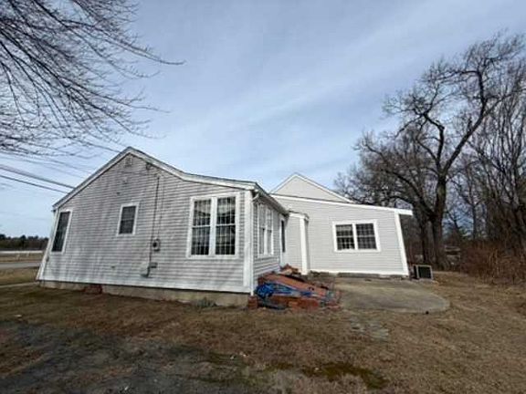 5th image of 127 Daniel Webster Highway