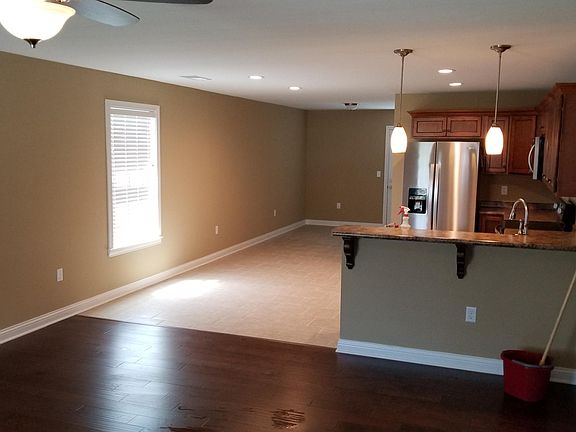 5th image of 384 Oxford Cir