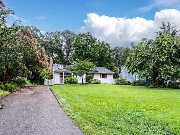 18 Hatton Dr, Severna Park, MD 21146