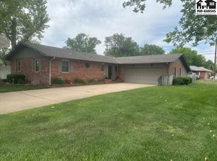500 Rustic Rd, Hutchinson, KS 67502