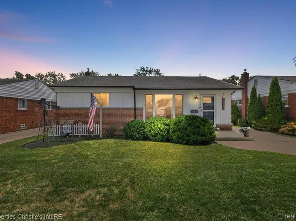 21330 Timberidge St, Saint Clair Shores, MI 48082