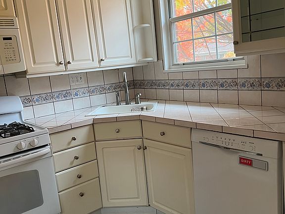 3rd image of 1304 N Meade St APT 11