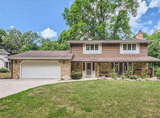 2705 Urbandale Ln N, Plymouth, MN 55447