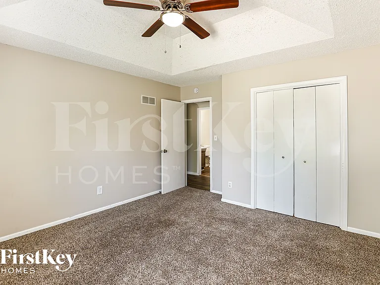 8418 NW 68th St — Photo 12
