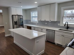 1227 Carriage Ln, Northbrook, IL 60062