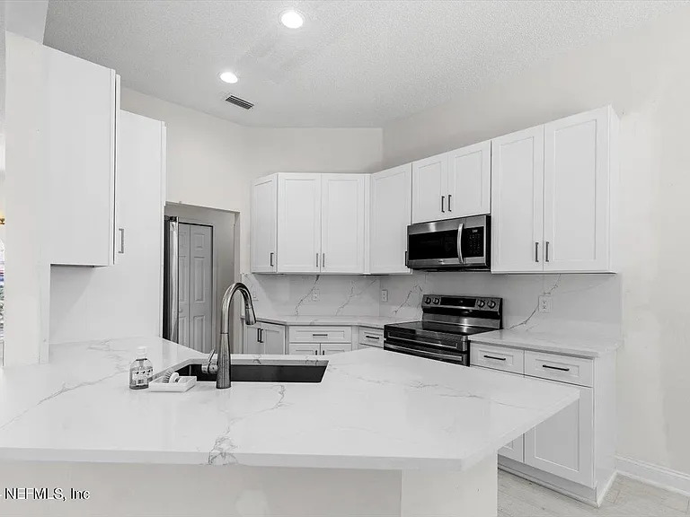 1722 Branch Vine Dr W — Photo 10