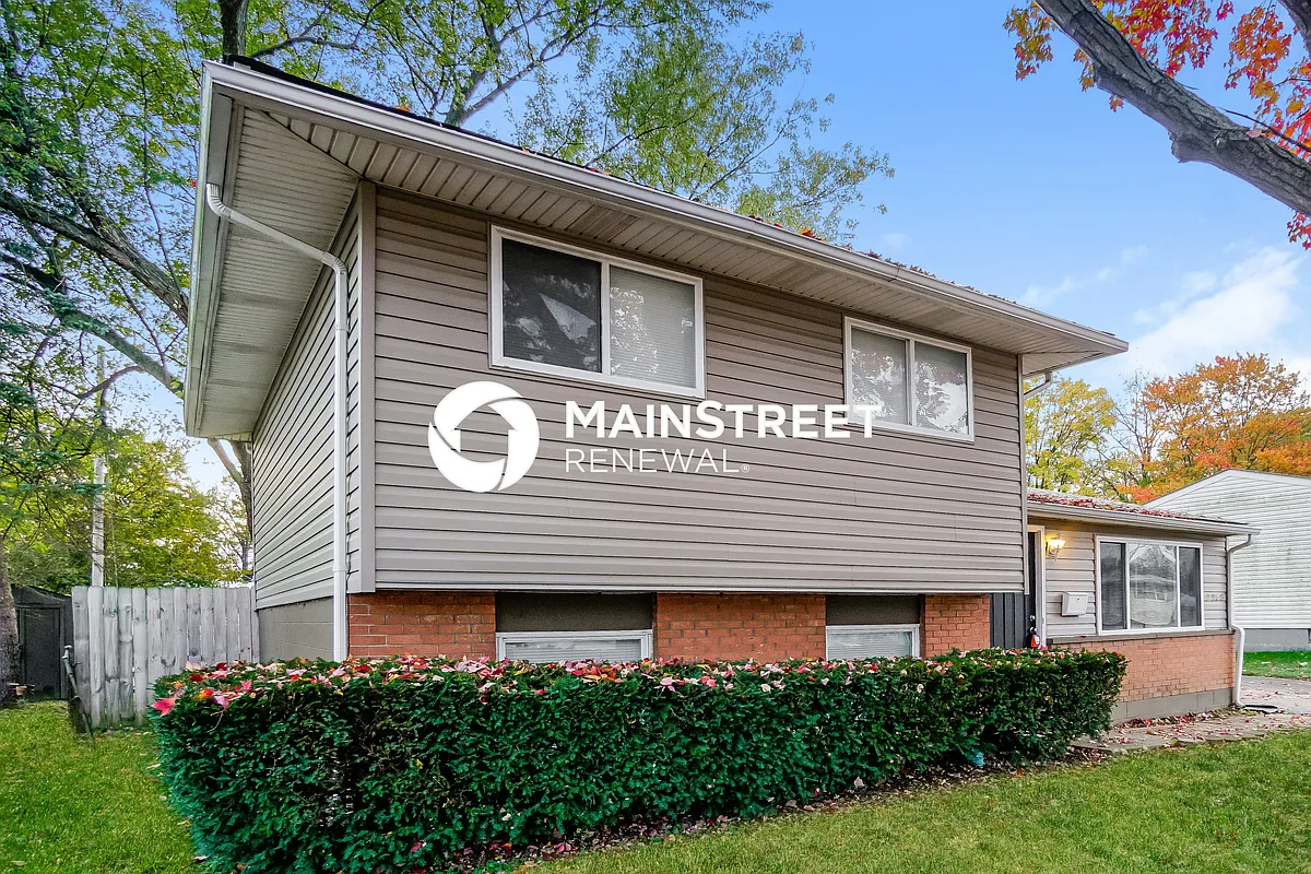 Front View - 2258 Majestic Dr W