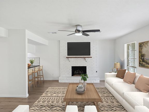 4th image of 90 Crystal Lake Ln