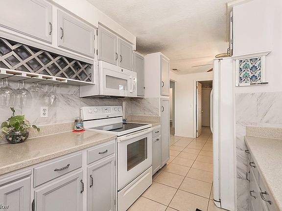 3rd image of 2731 W 38th St