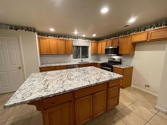 3rd image of 751 Sandhill Crane Dr