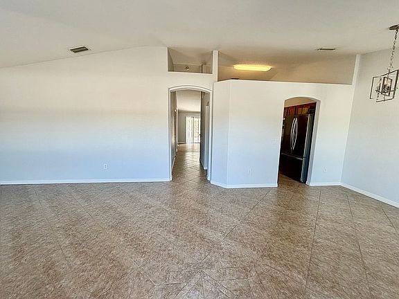 4th image of 1528 Koltenborn Rd