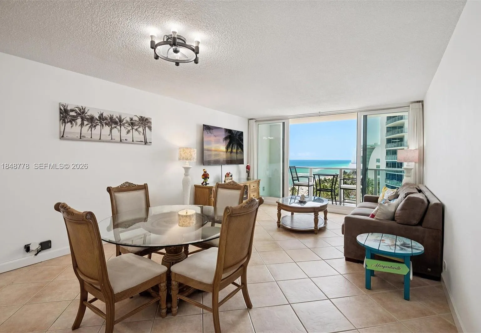 Alexander Towers Condo — Photo 2