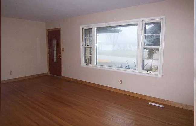 1203 Jasper Dr — Photo 3