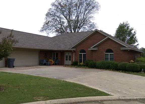 2nd image of 138 Lakeside Ct