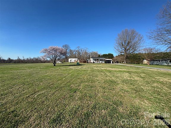 2nd image of 824 Baxter Rd