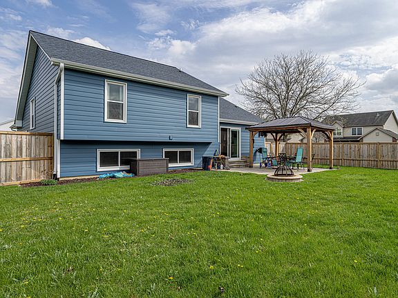 3rd image of 209 Thames Dr