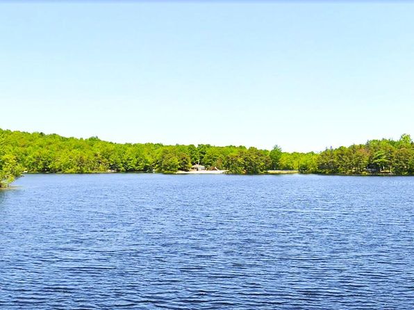 Glade Dr, Long Pond, PA 18334