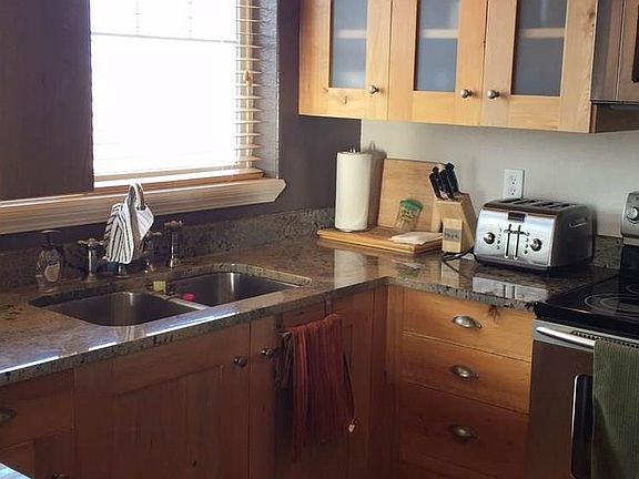 3rd image of 877 Forestglen Dr APT H