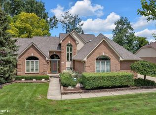 1042 Covington Place Dr, Rochester Hills, MI 48309