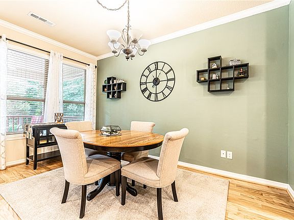 4th image of 1 W Timbercrest Pl