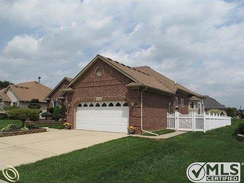 21385 VENICE MACOMB (14).JPG