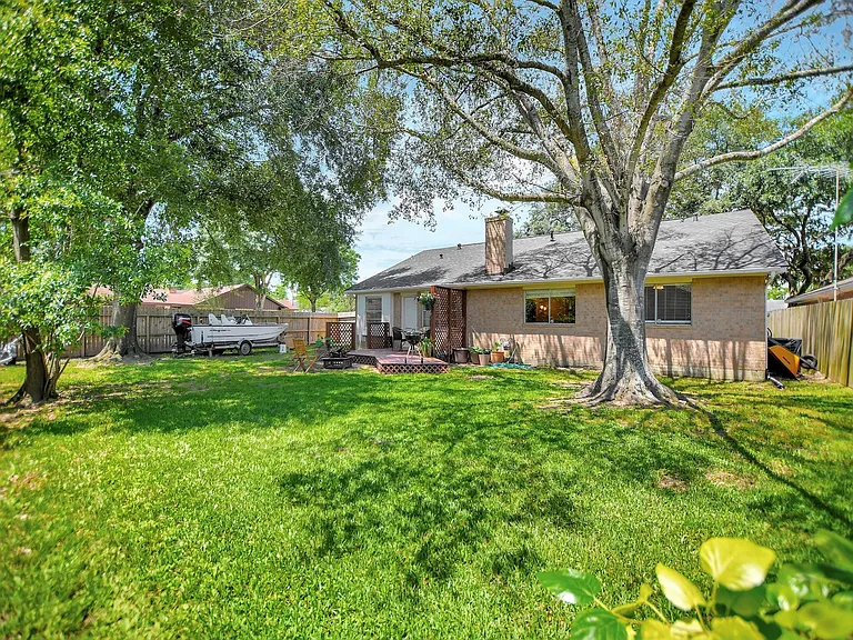 21902 Meadowhill Dr — Photo 34