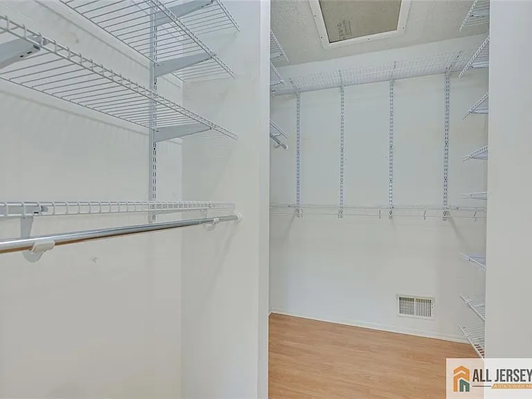 268 Kempsey Dr — Photo 20