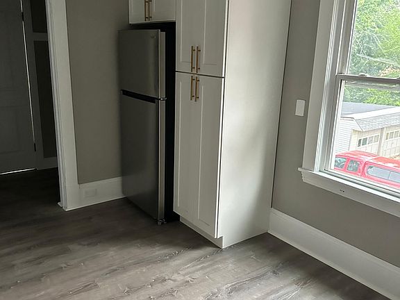 5th image of 1438 Lakewood Ave